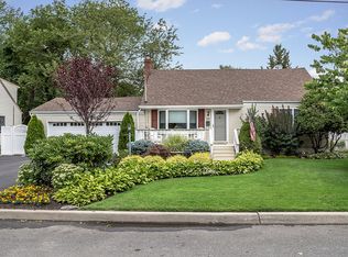 221 Lou Ave, Kings Park, NY 11754