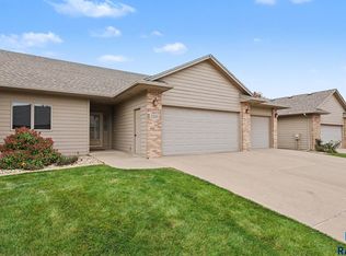 3209 S Foxglove Pl, Sioux Falls, SD 57110