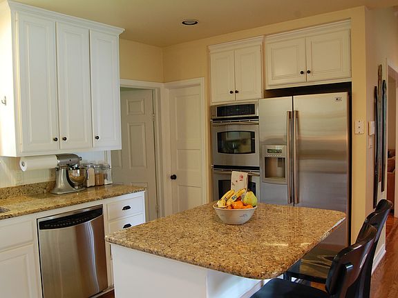 4th image of 3400 Oakmont Blvd
