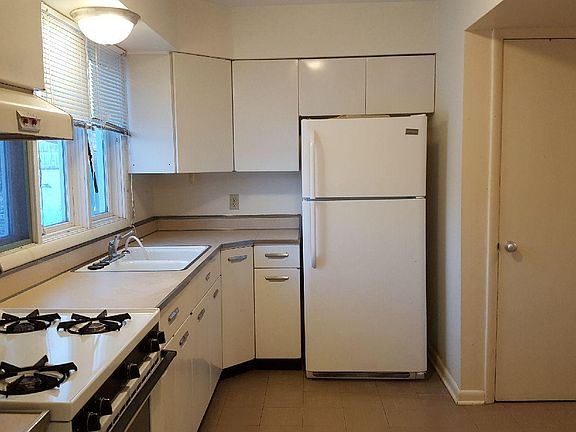5th image of 374 Poplar St #C