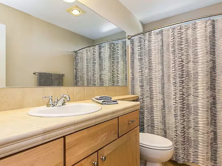 729 SW Silver Lake Blvd — Photo 35
