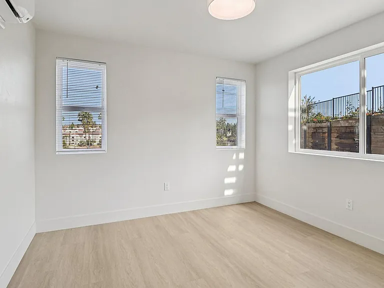 40rty on Colony — Photo 57