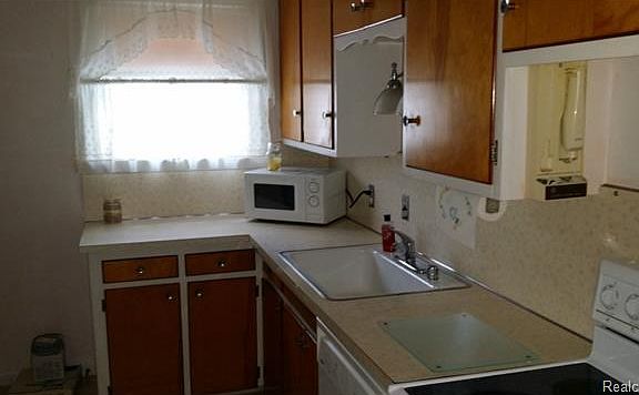 5th image of 14714 Hanfor Ave