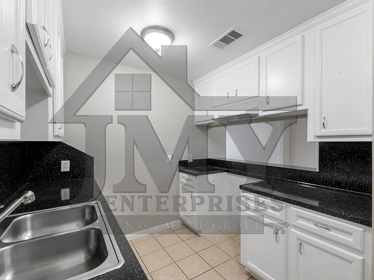 815 Cravens St #C — Photo 57