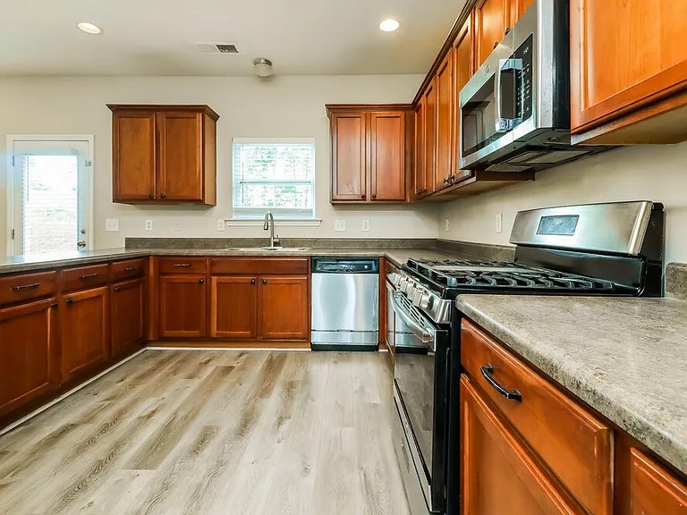 340 Darbys Run Ct — Photo 10