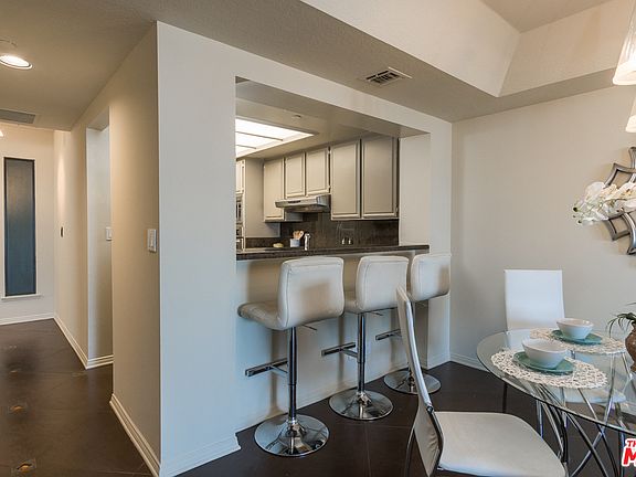 4th image of 110 Ocean Park Blvd Unit 304