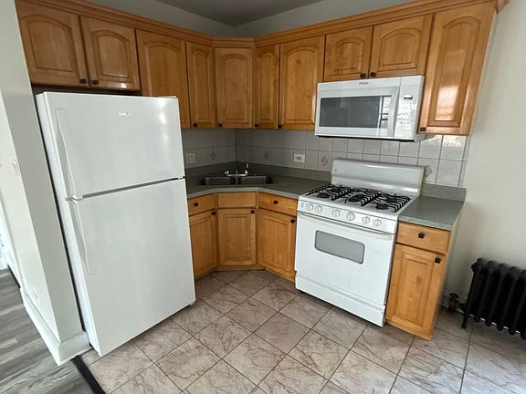 4th image of 4236-40 N Broadway #4236-201