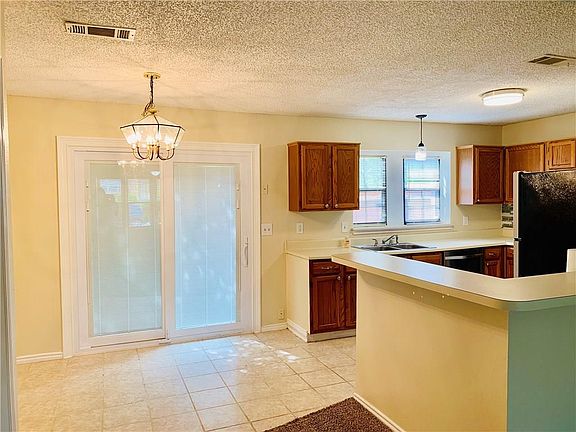 4th image of 739 Sewell Dr