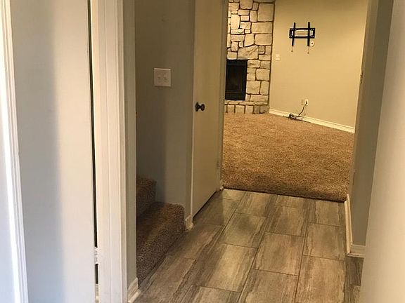 3rd image of 1169 Romaine Cir W