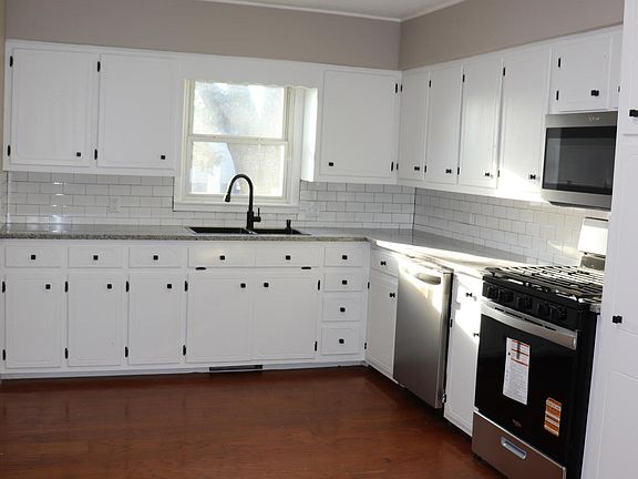 5th image of 219 N Commercial Street