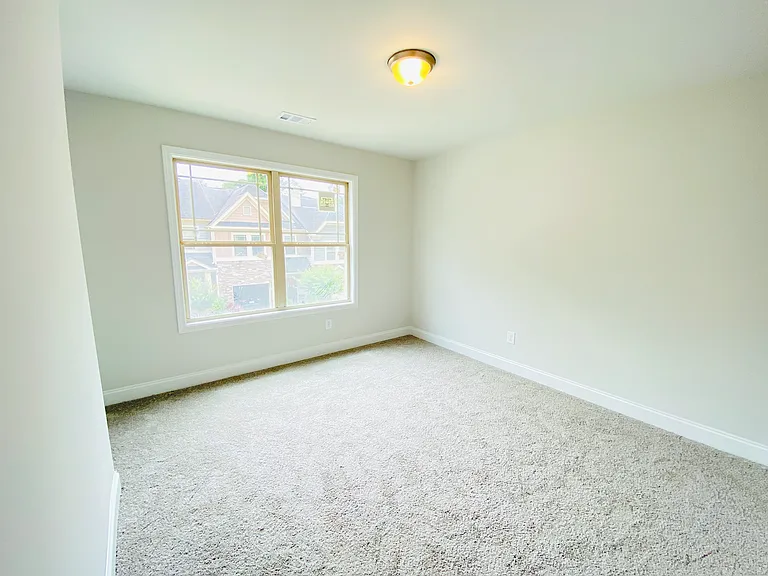 1095 N Village Dr — Photo 14