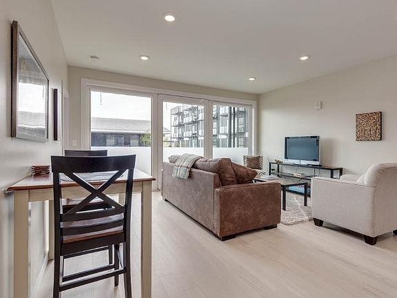 4th image of 476 Enterprise Blvd #106