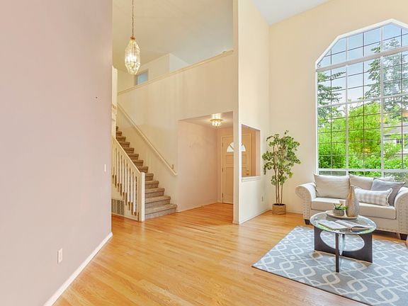 4th image of 15893 Northup Way