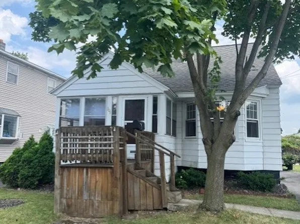 308 Wayland Rd, Syracuse, NY 13208