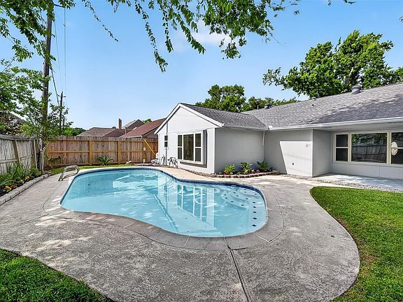 2nd image of 2914 Riata Ln