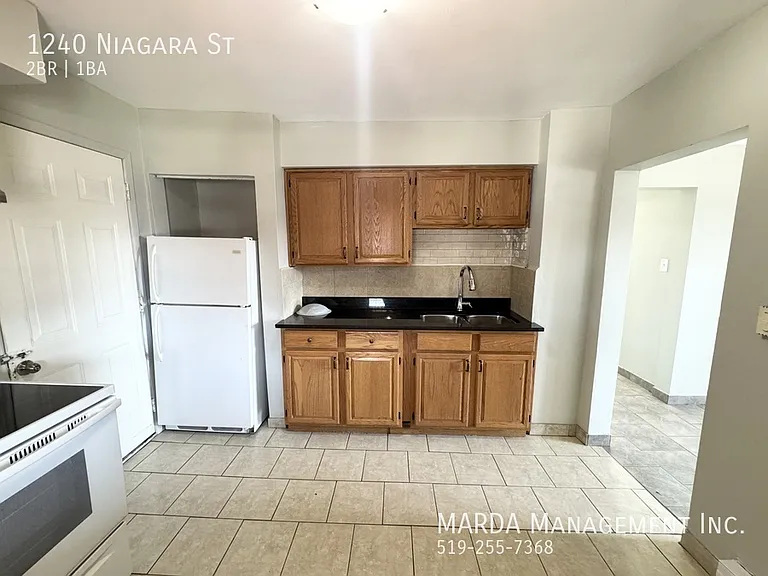 1240 Niagara St — Photo 9