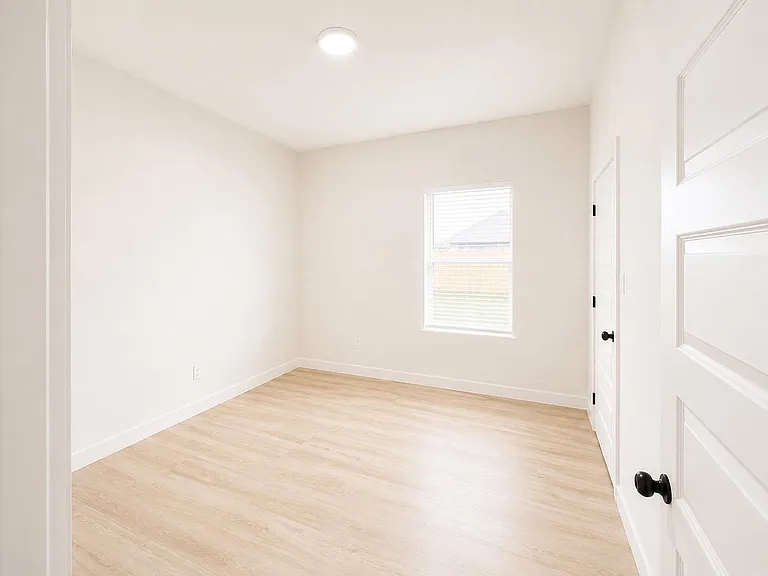 326 Clearwater St #A — Photo 11