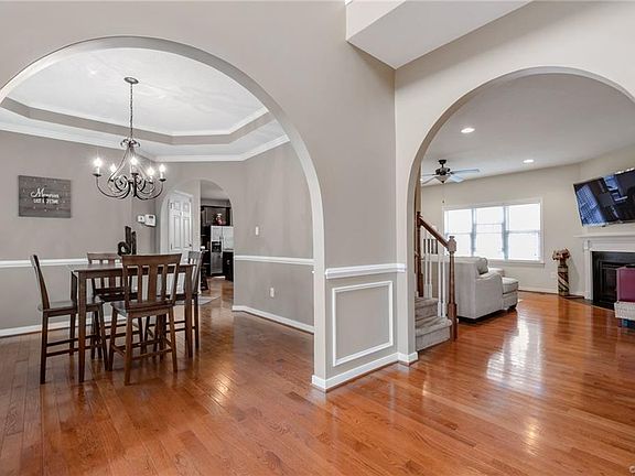 4th image of 242 Twin Crest Dr
