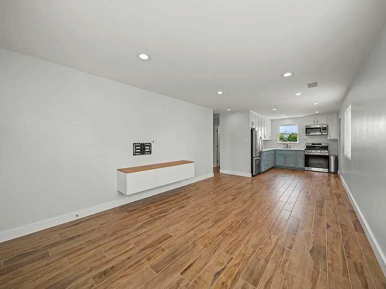 6364 Osler St — Photo 11