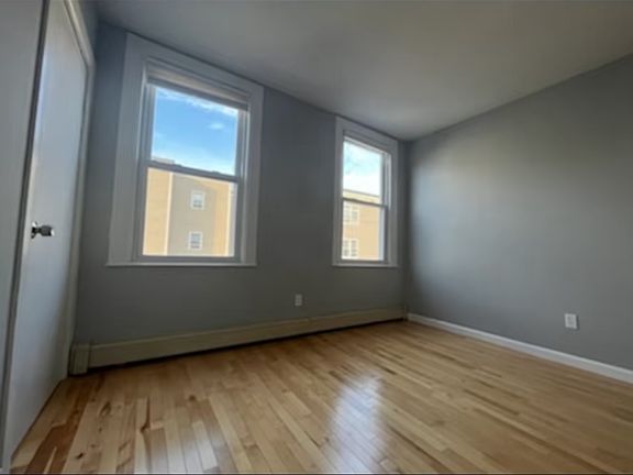 4th image of 381 Cardinal Medeiros Ave #2R