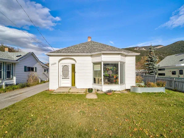 13221 S 17th Ave, Crowsnest Pass, AB T0K 0E0