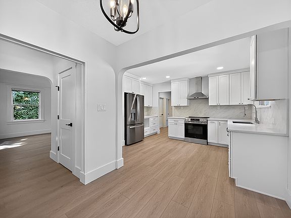 4th image of 13337 30th Ave NE #A