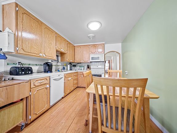 2nd image of 710 Pine St