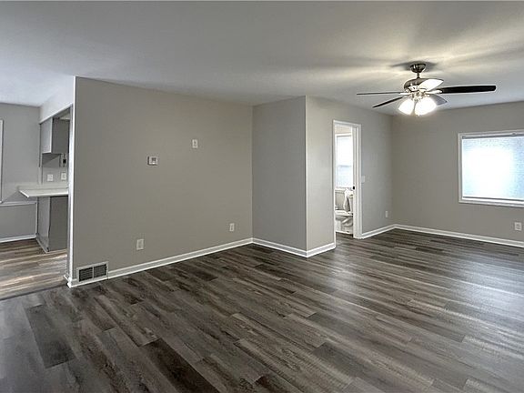 3rd image of 8226 Lake Shore Blvd