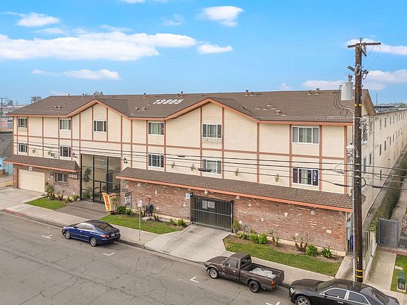 4th image of 13805 Doty Ave APT 6