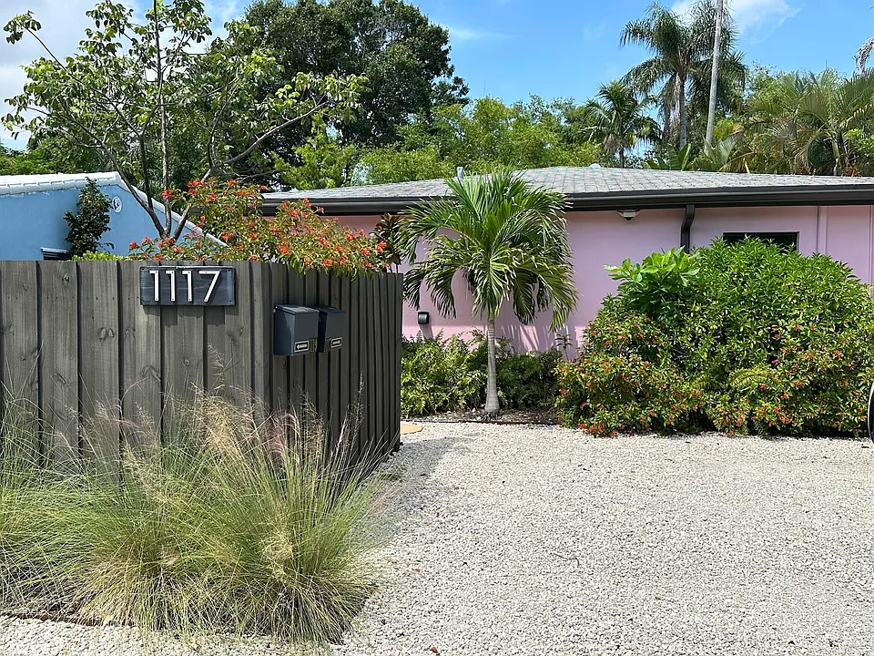 1117 NW 17th Way