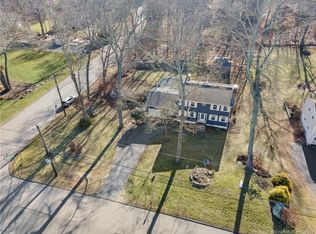 23 Washington Dr, Gales Ferry, CT 06335