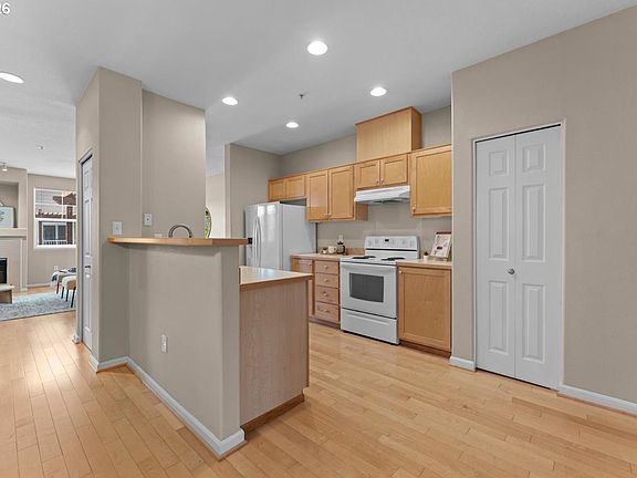 4th image of 15210 SW Sparrow Loop Unit 105