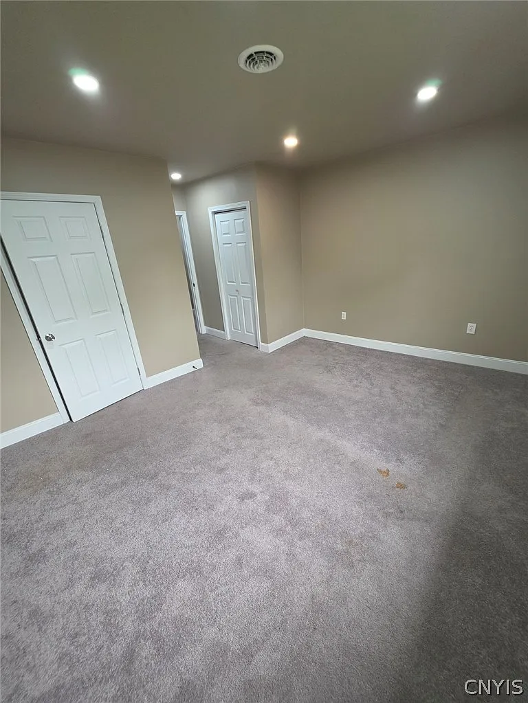 4 bed, 2.0 bath, 2060 sqft, $2,000 — Photo 3