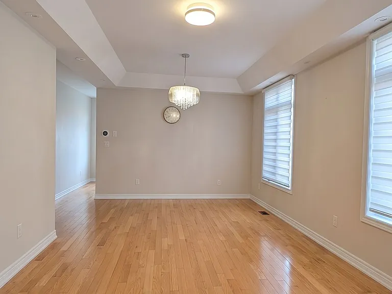 101 Riding Mountain Dr — Photo 2