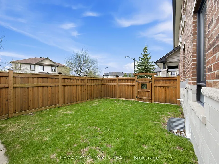 375 Cooks Mill Cres — Photo 40