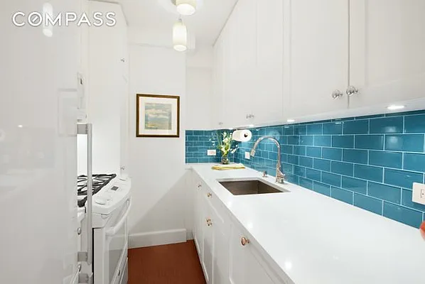 Sold by Compass | media 21