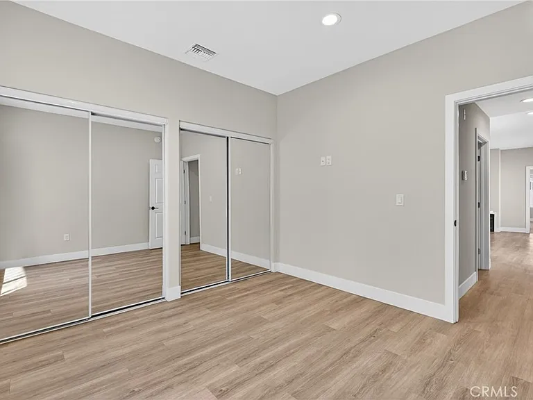 8412 Burnet Ave — Photo 12