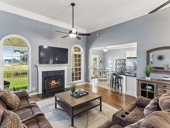 4th image of 1210 Lila Dr