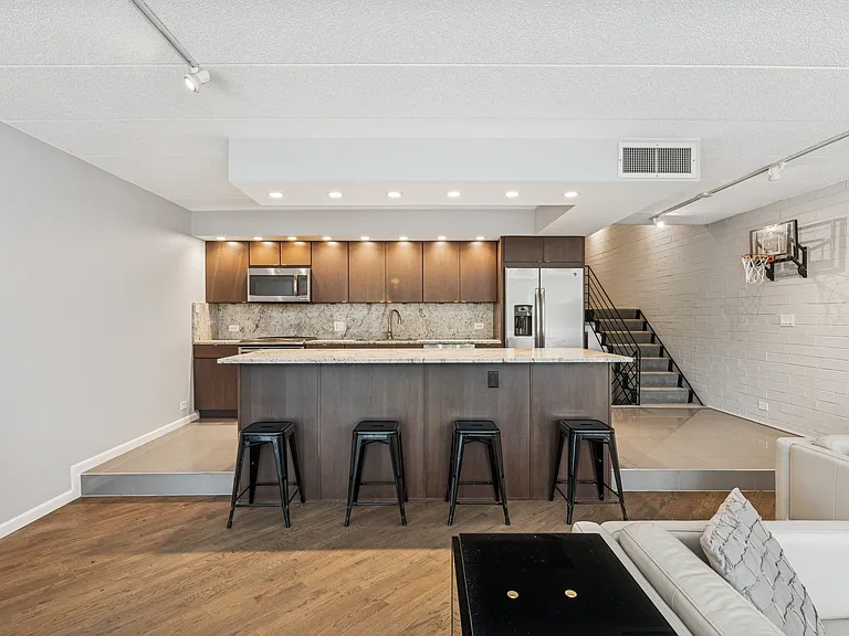 630 Vernon Ave #10 — Photo 9