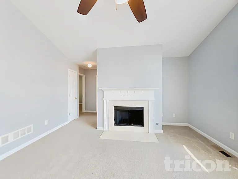 6355 Queensdale Dr — Photo 4