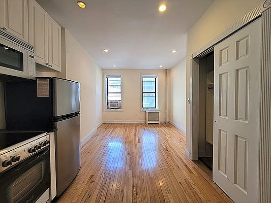 1st image of 42 W 65th St #4X