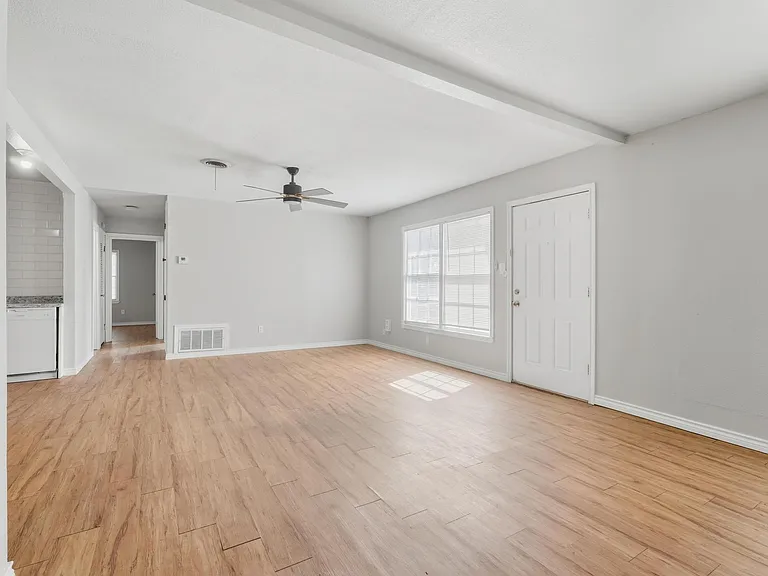 2034 Collins Ave — Photo 3