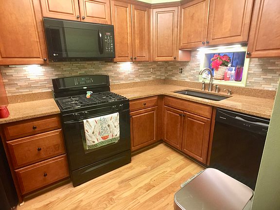 3rd image of 1812 Torquay Ave #1