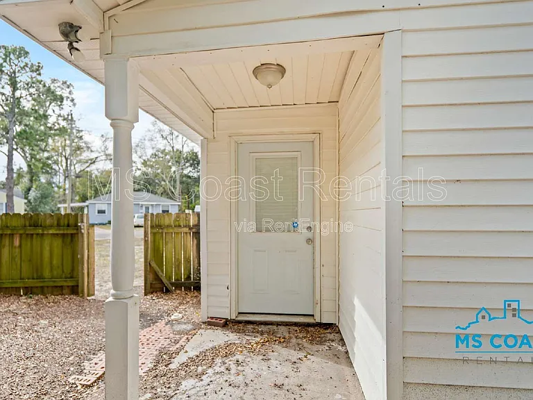 340 Hiller Dr — Photo 23