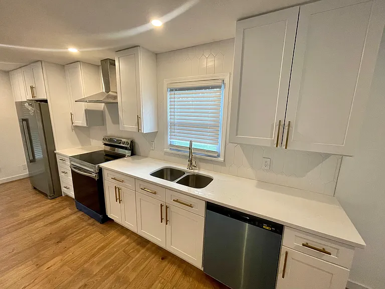 7802 Brownwood Dr — Photo 17