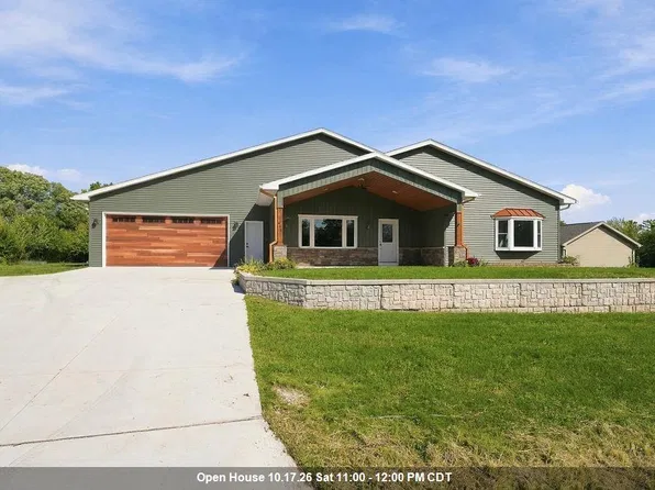 661 E River Dr, Omro, WI 54963