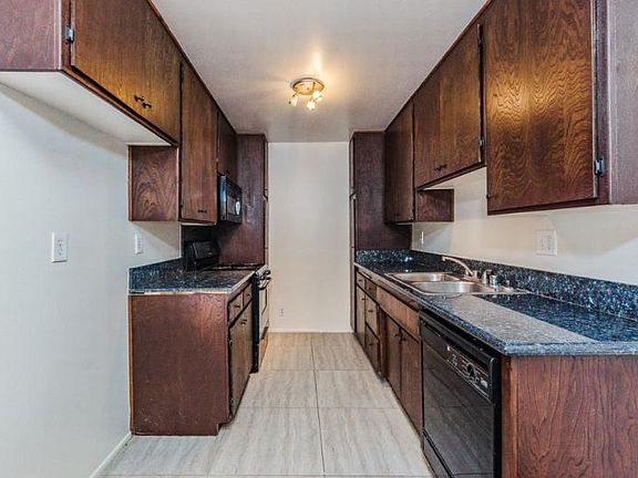 4th image of 11545 Moorpark St #108