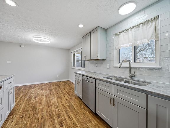 5th image of 3587 Madrid Dr