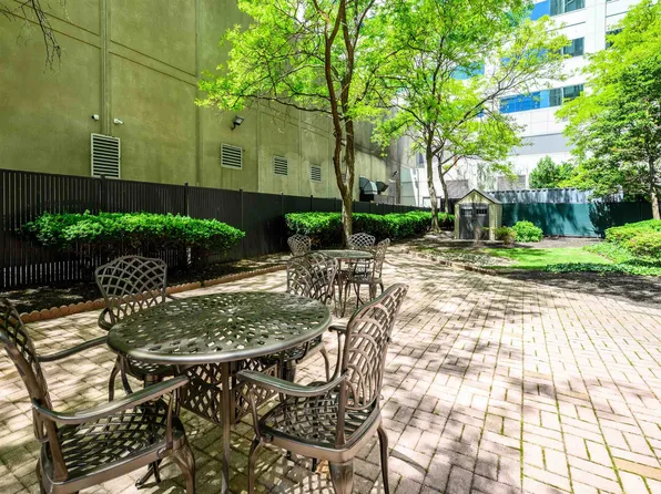 45 River Dr South image 26 of 30