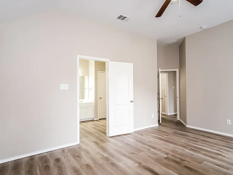837 Clear Springs Holw — Photo 11